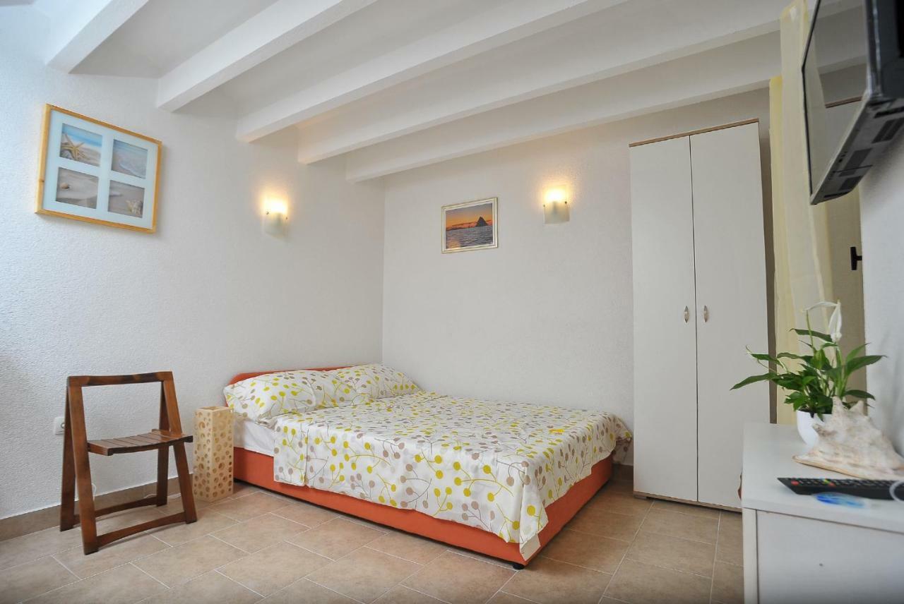 Apartments Sonia & Ana Трогир Екстериор снимка