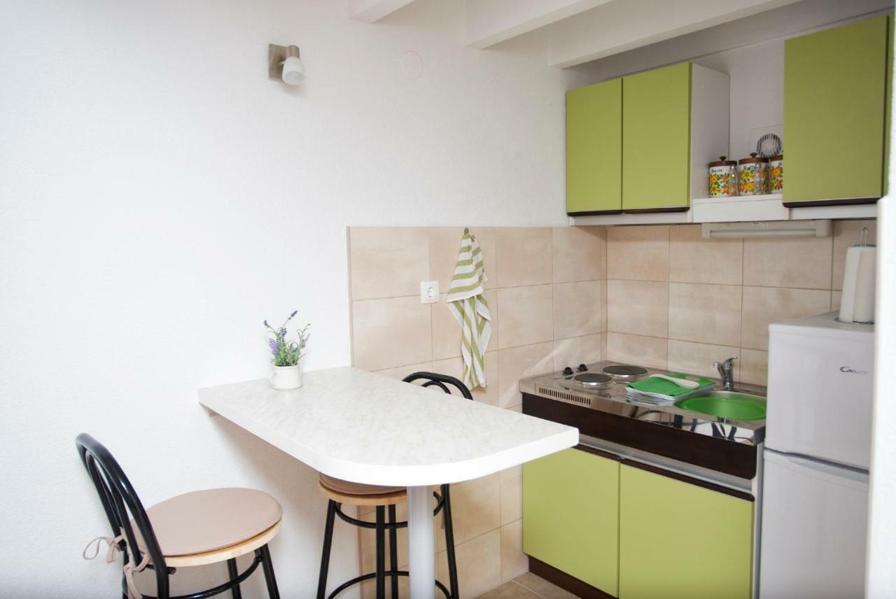 Apartments Sonia & Ana Трогир Екстериор снимка